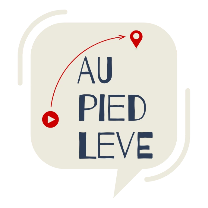 AU PIED LEVÉ